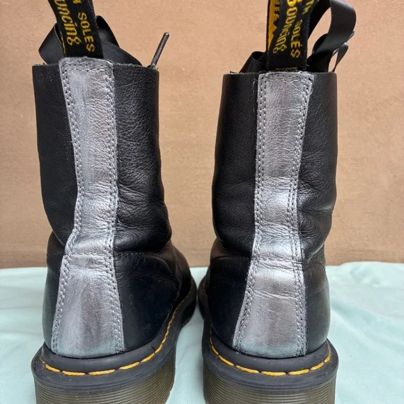 🖤 LUV @ 1ST SIGHT 🖤 Custom Hand Painted Doc Martens - Picture 2 of 10